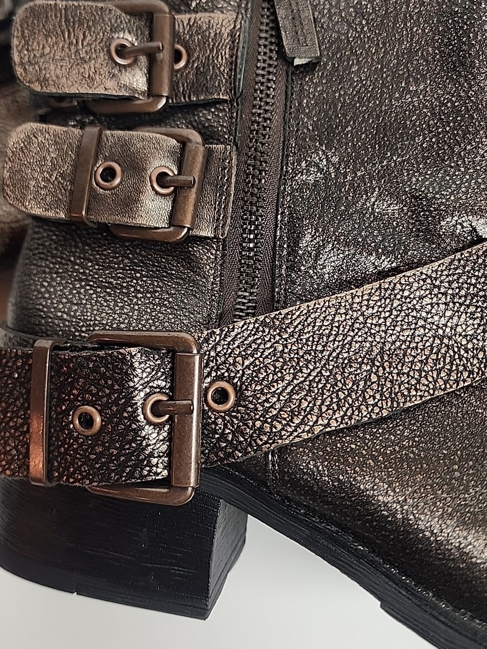 Kenneth Cole Reaction Metallic Bronze Buckle Ankle Boots Size 8.5 Moto Biker - Picture 2 of 13